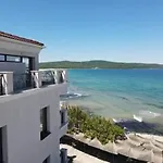 Ashram 3*