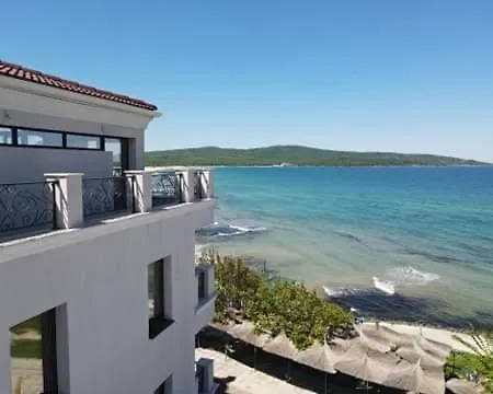 Ashram 3*